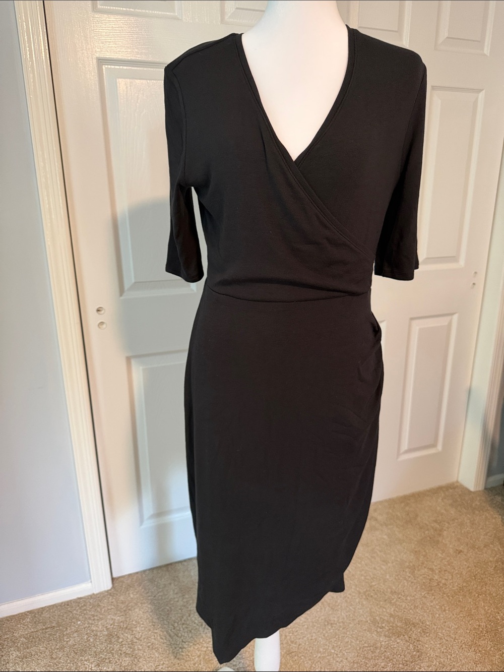 Gold tray Women’s Black Wrap-Style Midi Dress - Large